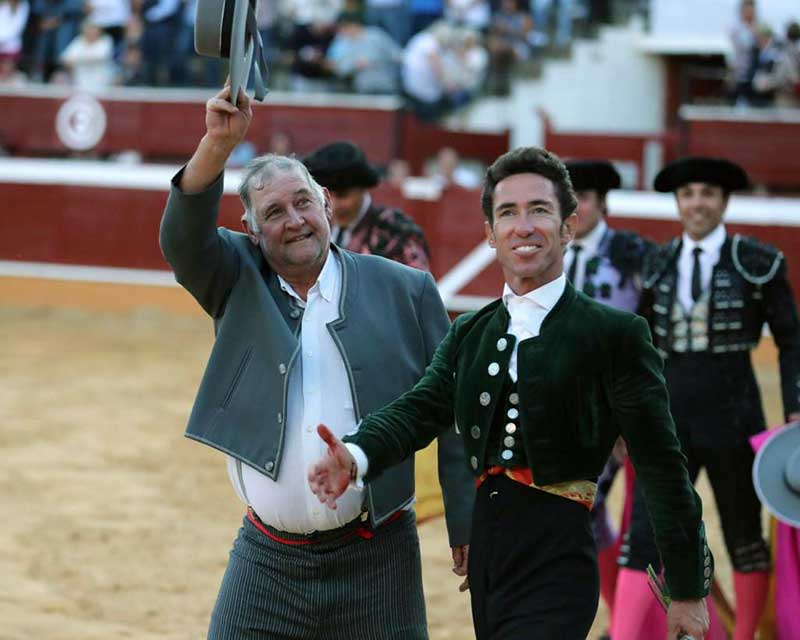 Manolo, mayoral de La Castilleja junto a Leonardo Hernandez 