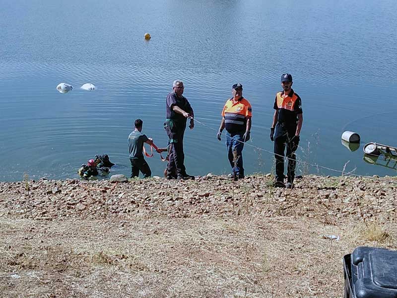 Buzos de la Guardia Civil localizan el vehculo