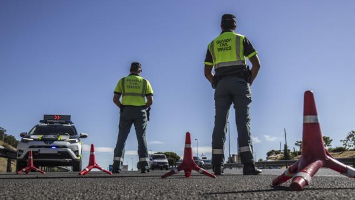 La Guardia Civil detiene a diez personas en Pearroya