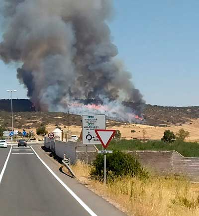 Un incendio arrasa unas 10 hectreas de pasto en Pearroya