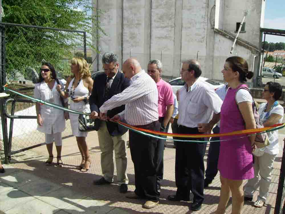 Francisco Romero corta la cinta inaugural