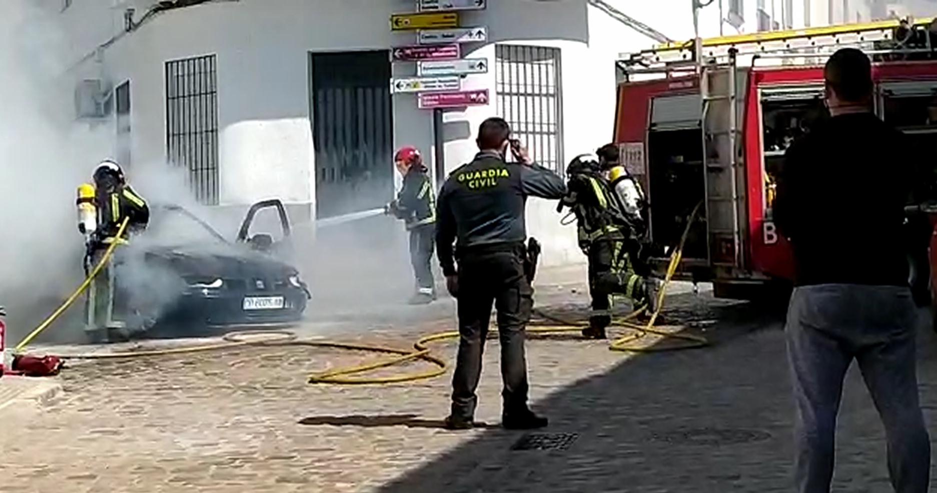 Un vehculo comienza a arder en Fuente Obejuna