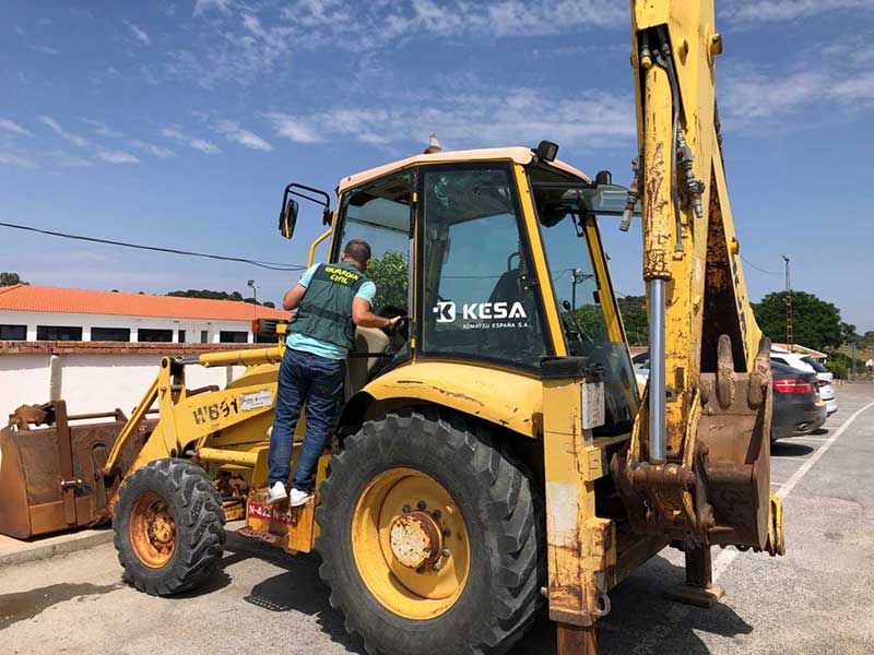 Retroexcavadora recuperada 