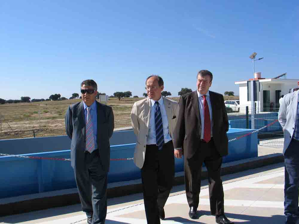 Autoridades en la inauguracin