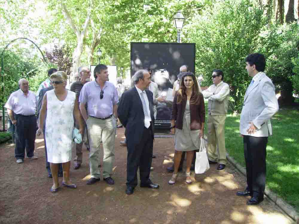 Slo autoridades clausuraron la exposicin