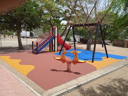 Renovacin de parques infantiles en aldeas melarienses 