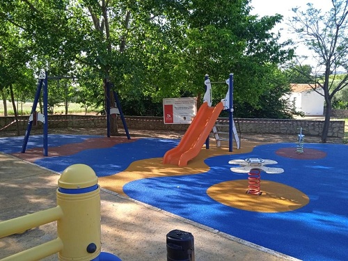 Renovacin de parques infantiles en aldeas melarienses 