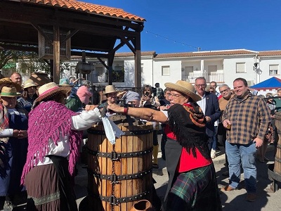 La fiesta de la trasiega cumple su octava edicin