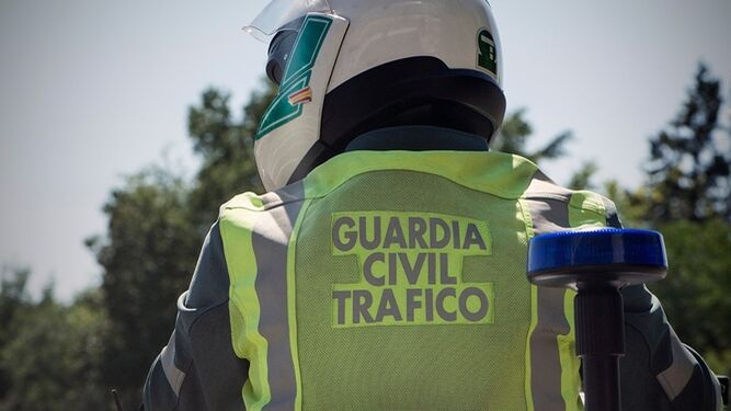 Un agente de la Guardia Civil de Trfico