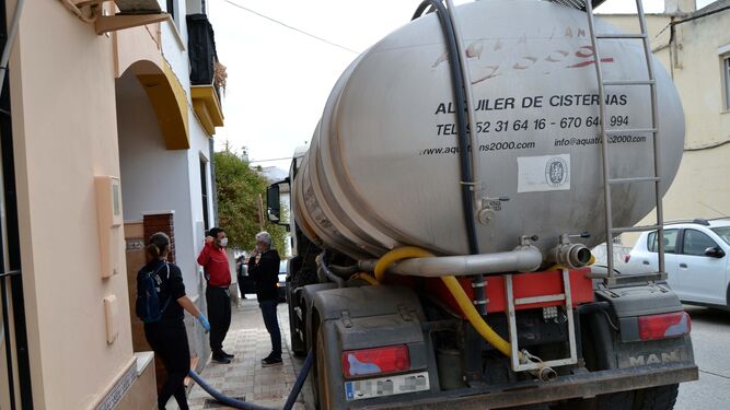 Suministro de agua con cisternas