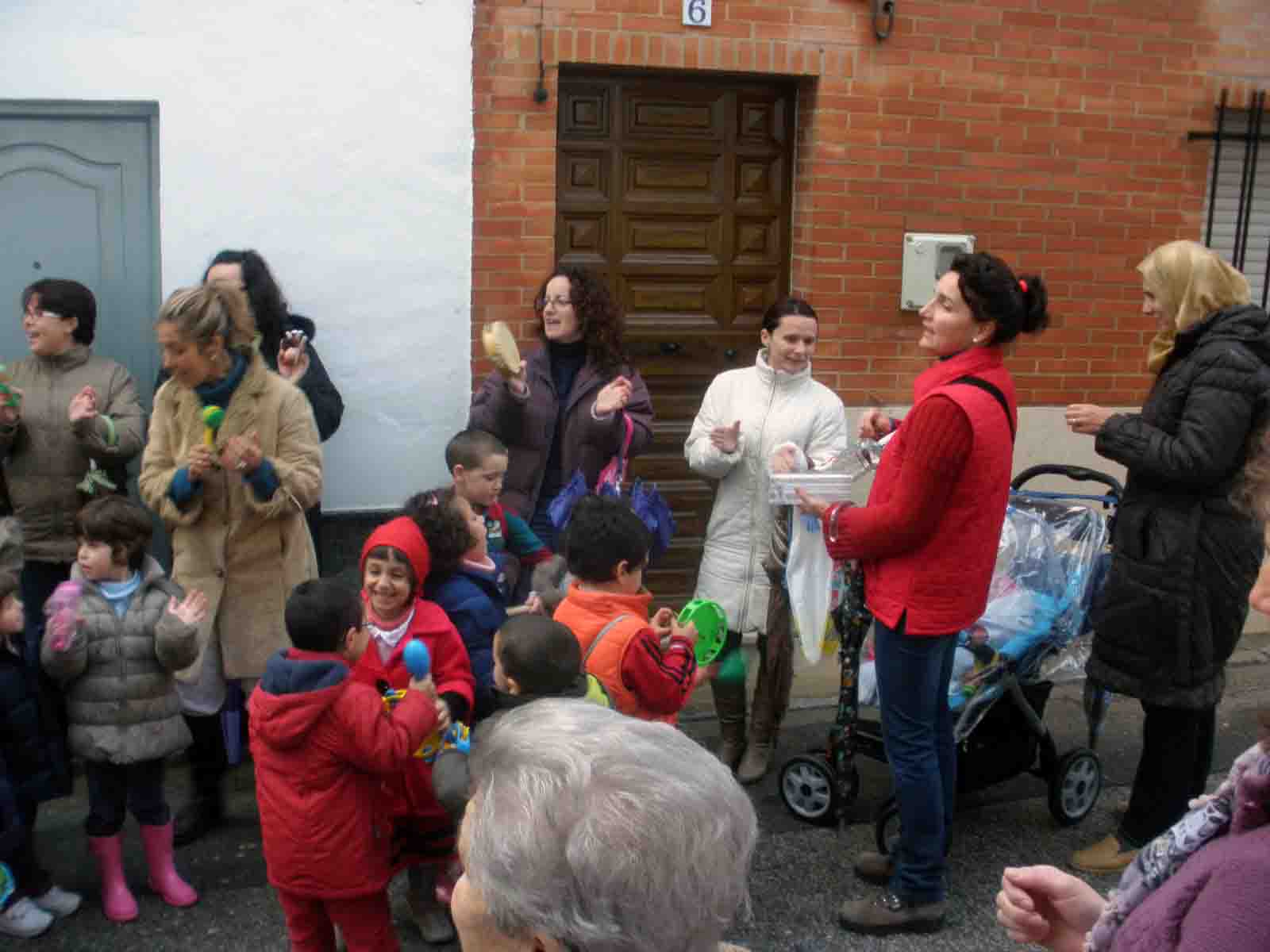 Los nios y nias del Aula Divertida piden el Aguinaldo