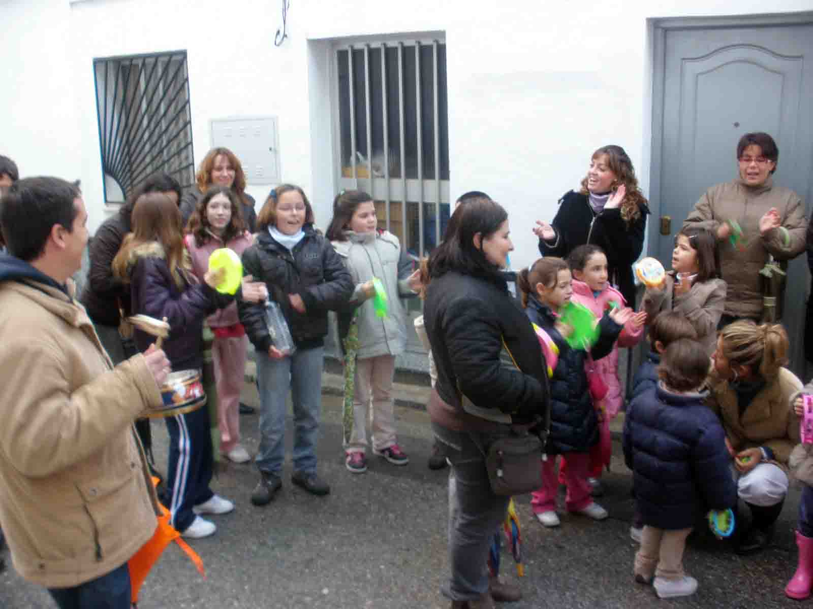 Los nios y nias del Aula Divertida piden el Aguinaldo