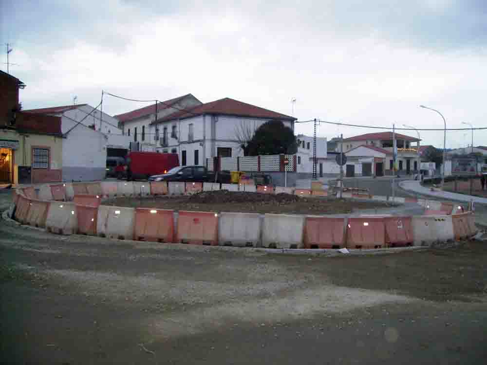 Nuevo puente de la rotonda de acceso al distrito de Pearroya