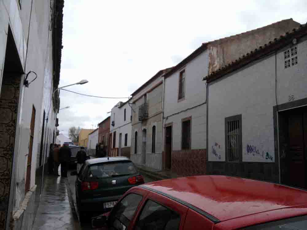 Vivienda de la fallecida con vecinos en la C/. Mlaga