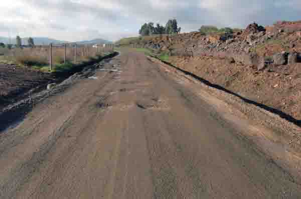 Mal estado del camino hacia la Estacin