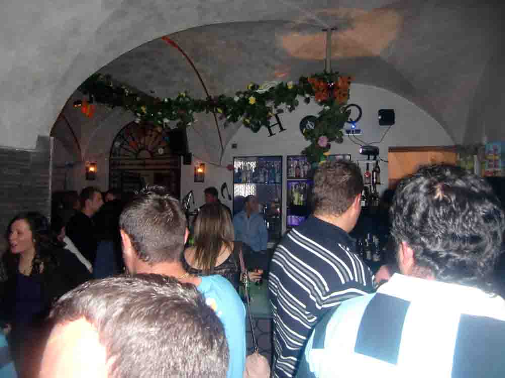 Fiesta de la Primavera en el Pub `H Q`