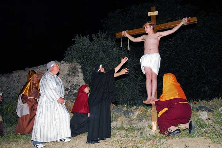 El Hoyo de Belmez escenifican el Va Crucis