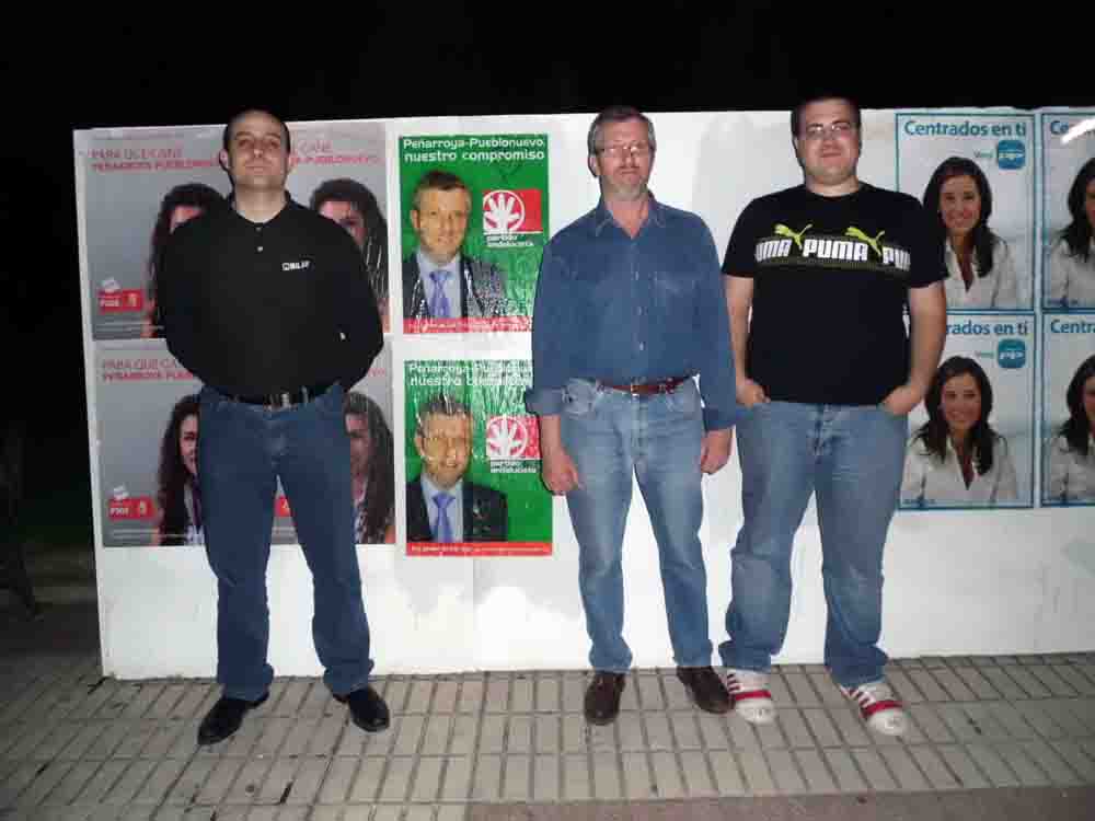 La pega de carteles da comienzo a la campaa electoral