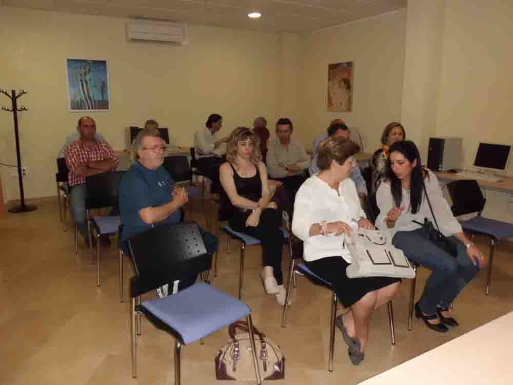 Ruiz mantiene un encuentro con empresarios