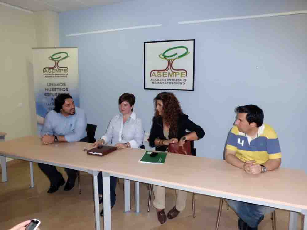 Ruiz mantiene un encuentro con empresarios