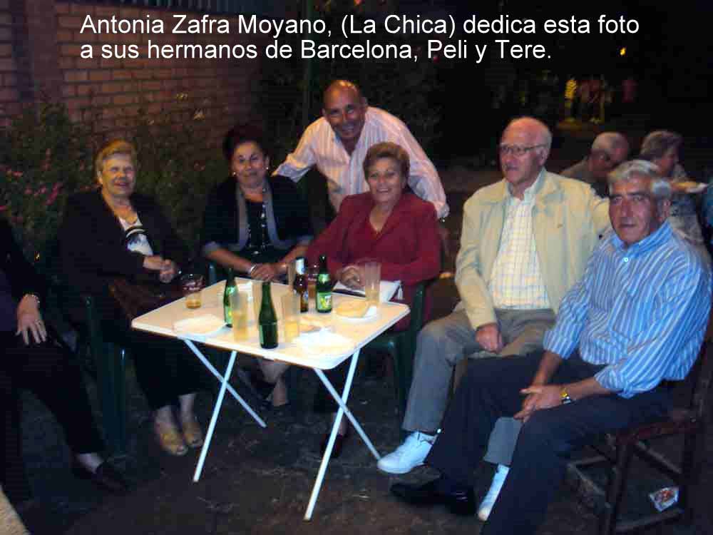 Antonia es la seora de enmedio, y dedica esta foto a sus hermanos