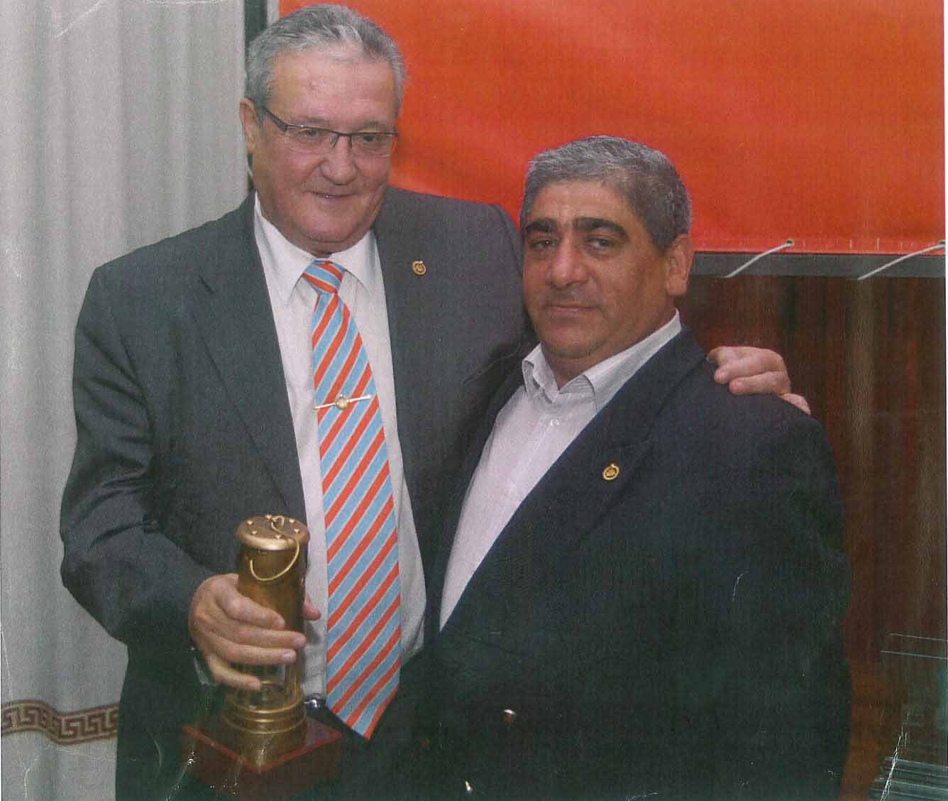 Jos Antonio recibe premioo en las jornadas `Deporte y Sociedad`