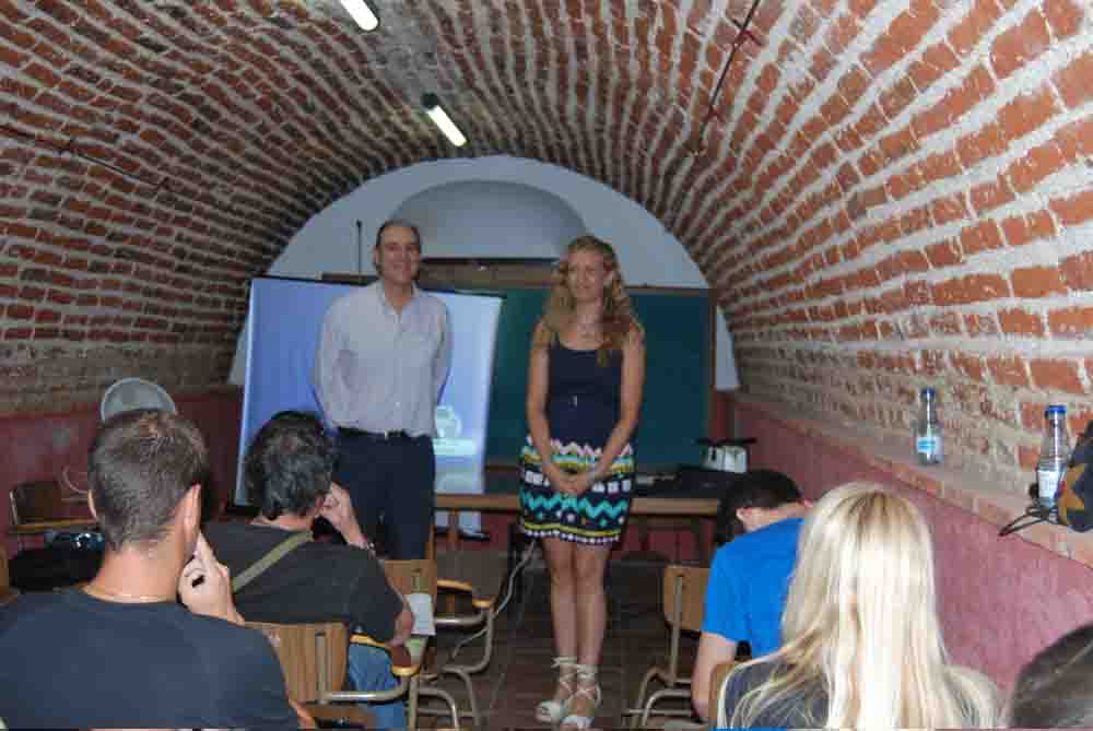 Manuel Vaquero Abelln junto a la directora acadmica Elena Gmez