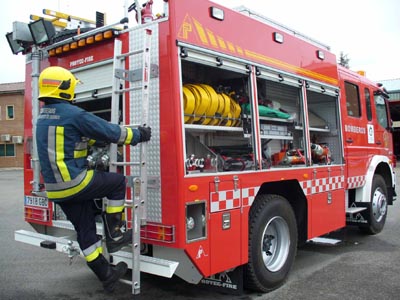 Efectivos del parque de bomberos de Pearroya 