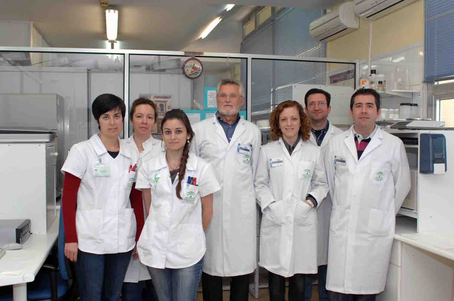  El doctor Pea, en el centro, junto a su equipo 