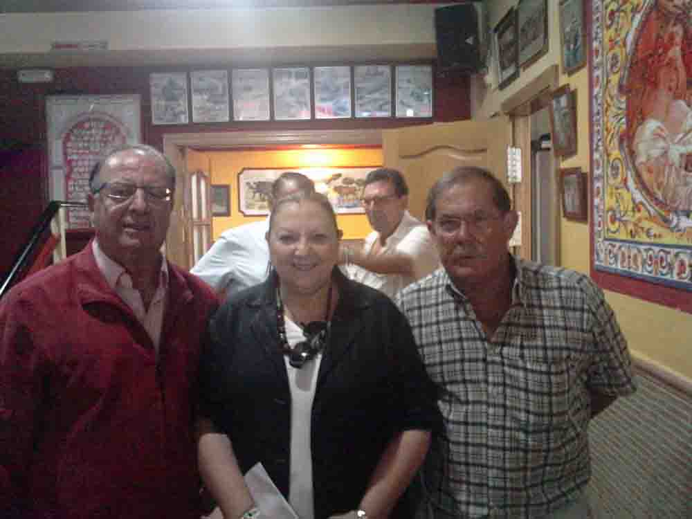 Doa Muriel Feiner, Daniel Solano y Miguel Sanchez pintor taurino