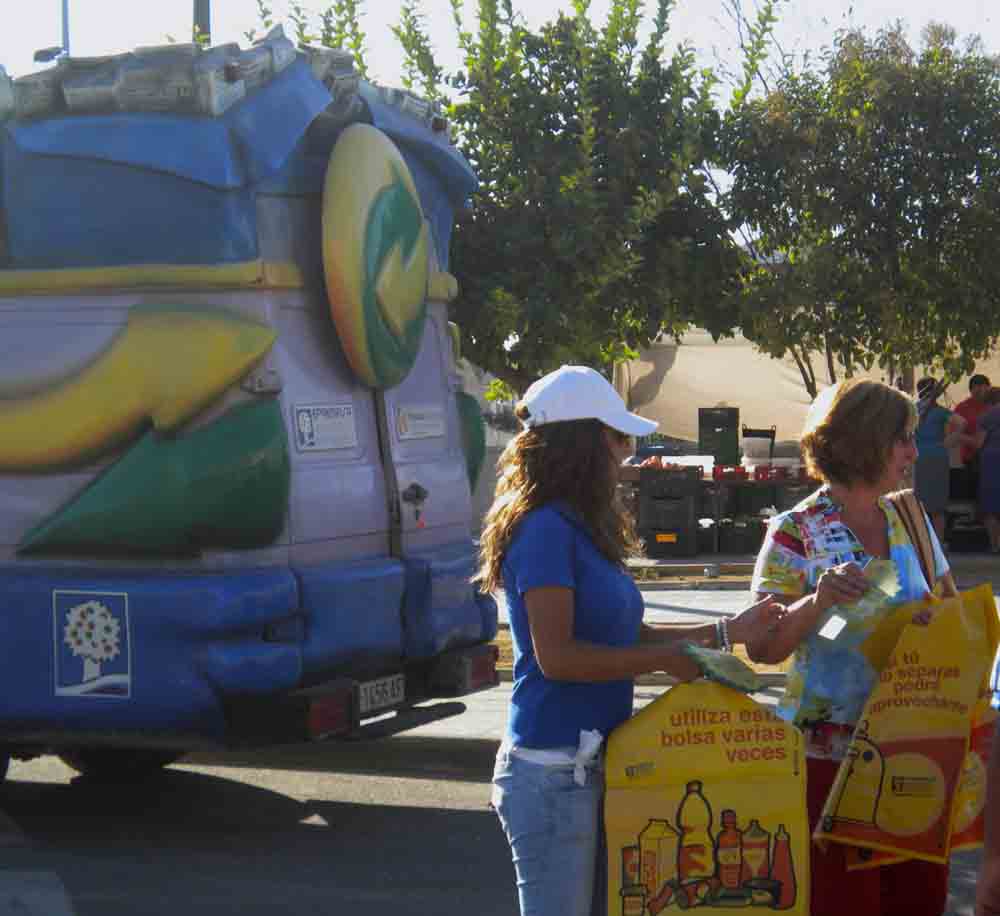 Visita del Furgn de Reciclaje a Pearroya