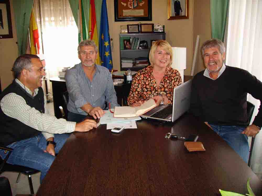 Autoridades municipales y responsable de Energas renovables del Guadiato