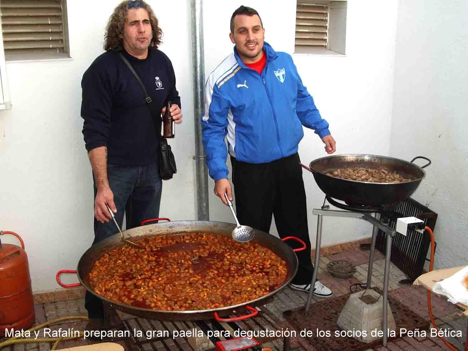 Mata y Rafaln preparan la paella