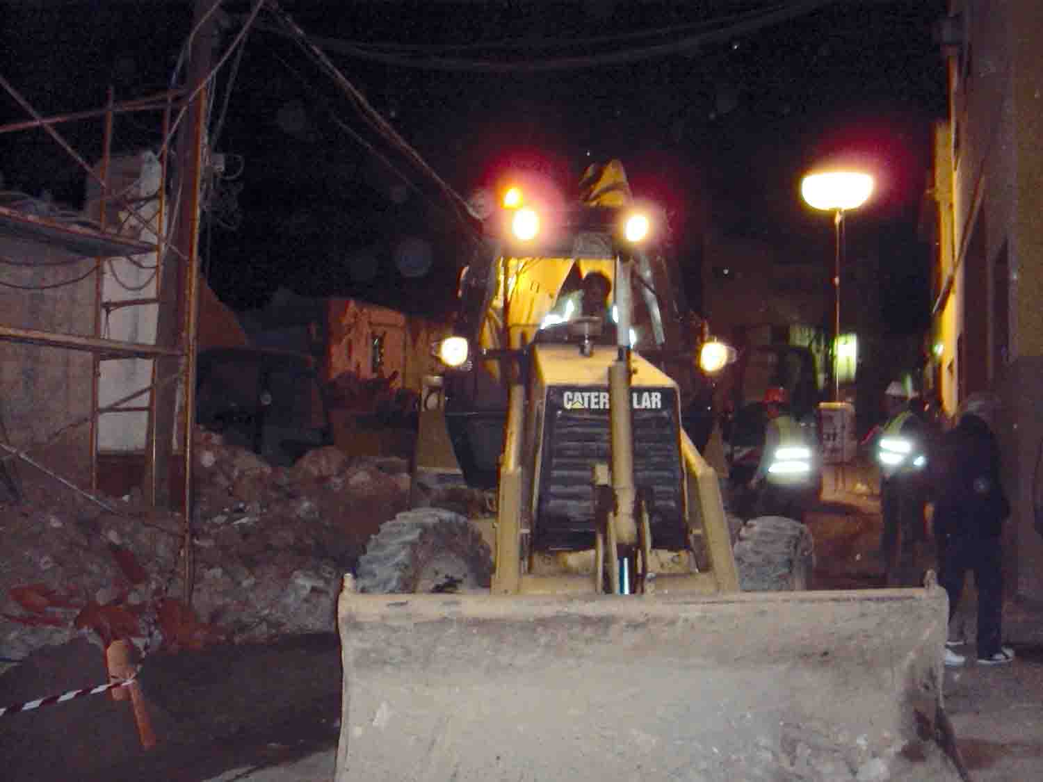 Una mquina se hunde en el stano de  una vivienda