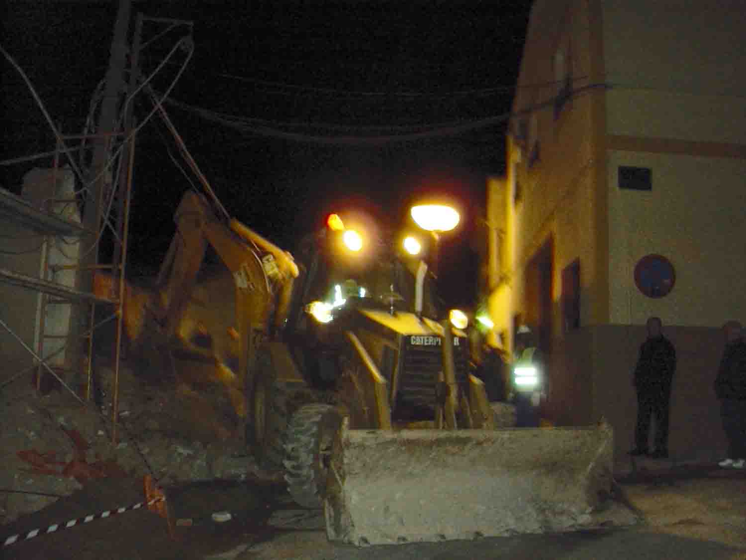 Una mquina se hunde en el stano de  una vivienda