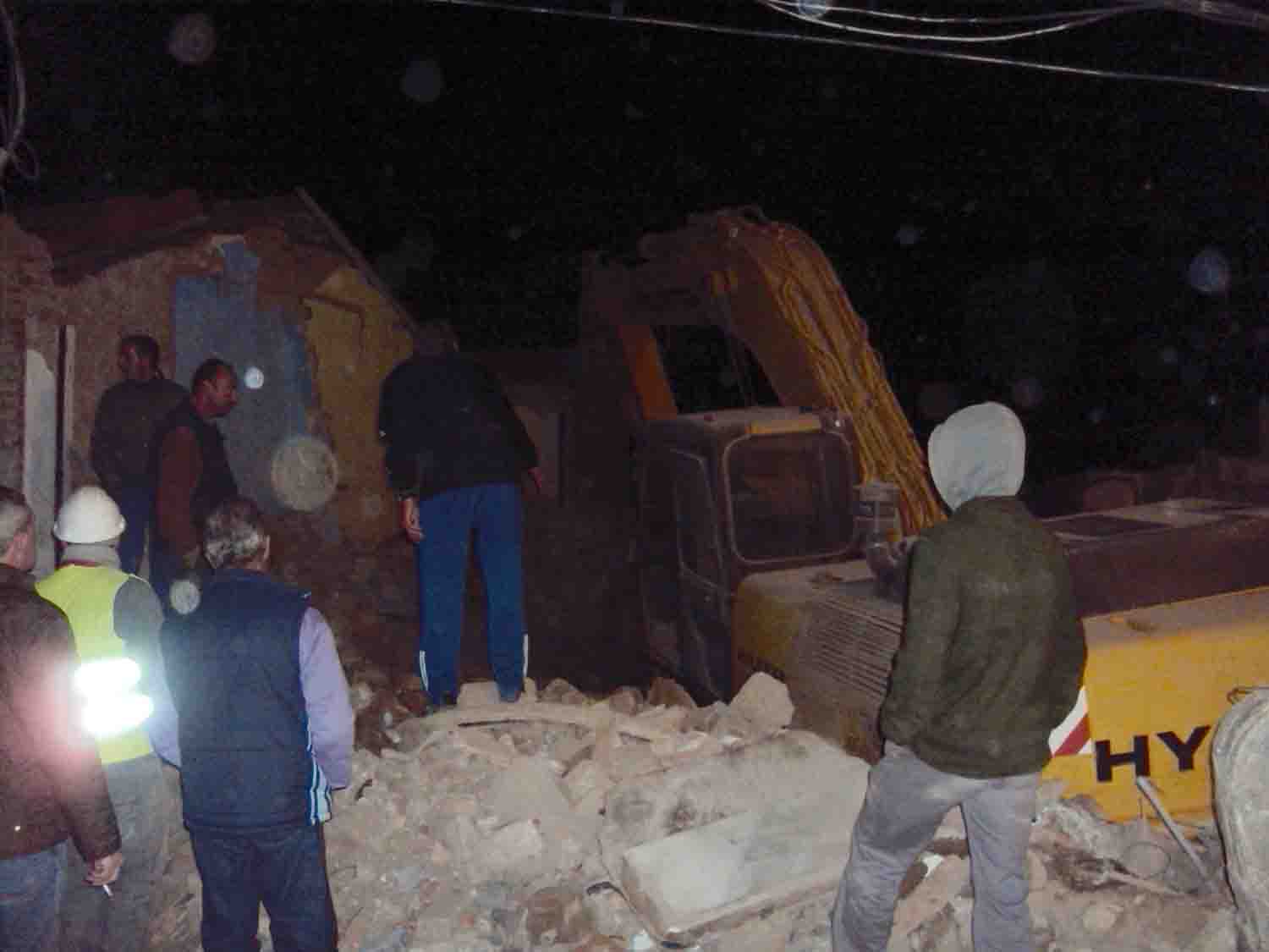 Una mquina se hunde en el stano de  una vivienda