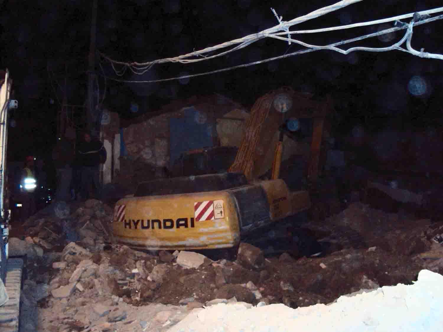 Una mquina se hunde en el stano de  una vivienda