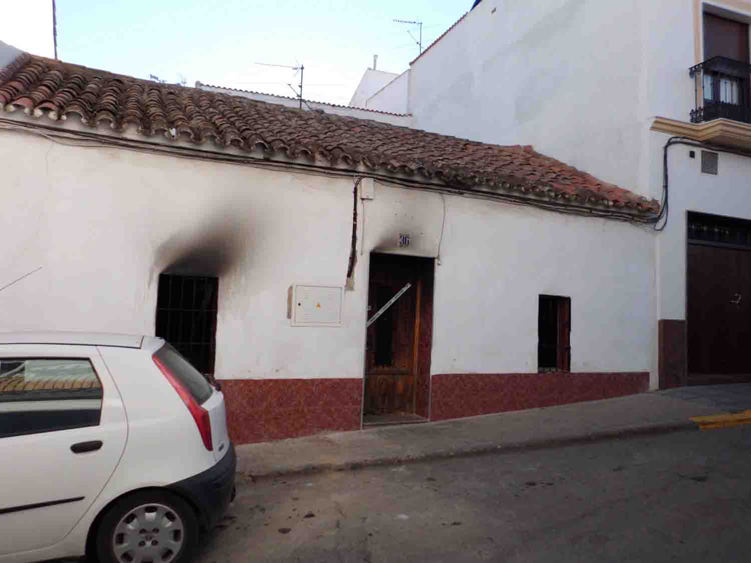 Vivienda siniestrada en la calle Hernn Corts