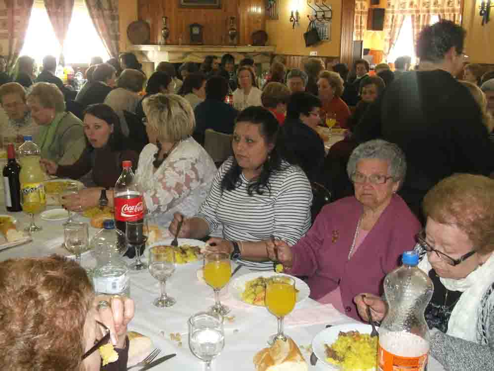    Dentro del amplio abanico de actividades que se han organizado para celebrar el da de la Mujer, tuvimos la tarde del viernes 9 de Marzo una sesin de aerobitn en el Polideportivo Municipal Cubierto de Fuente Obejuna dirigida a las mujeres del municip