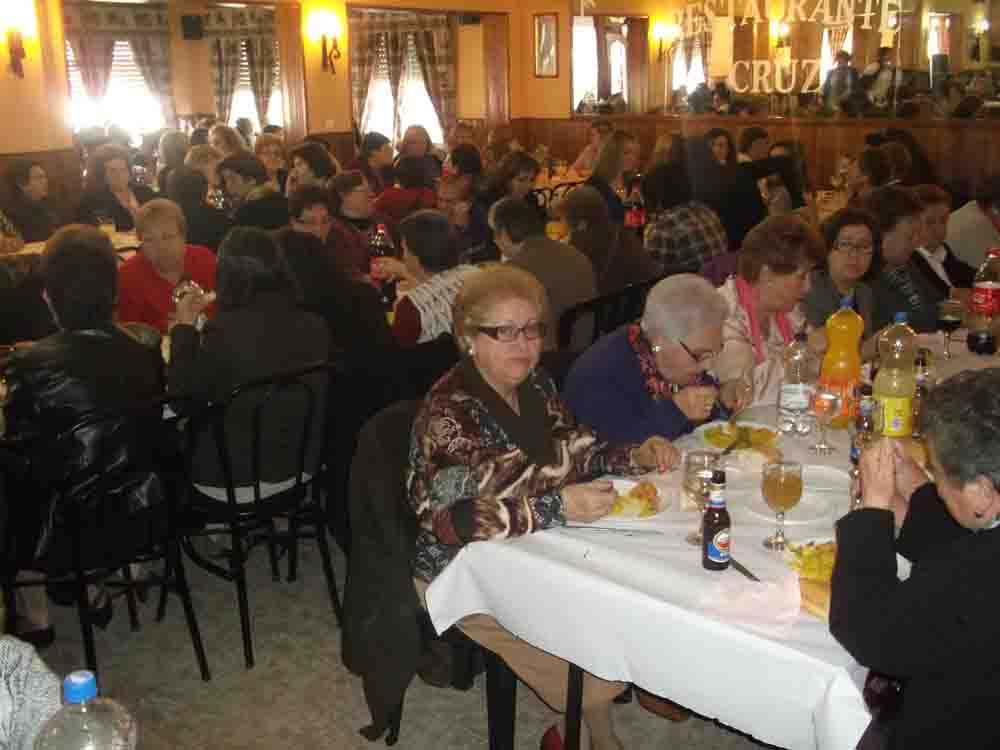    Dentro del amplio abanico de actividades que se han organizado para celebrar el da de la Mujer, tuvimos la tarde del viernes 9 de Marzo una sesin de aerobitn en el Polideportivo Municipal Cubierto de Fuente Obejuna dirigida a las mujeres del municip