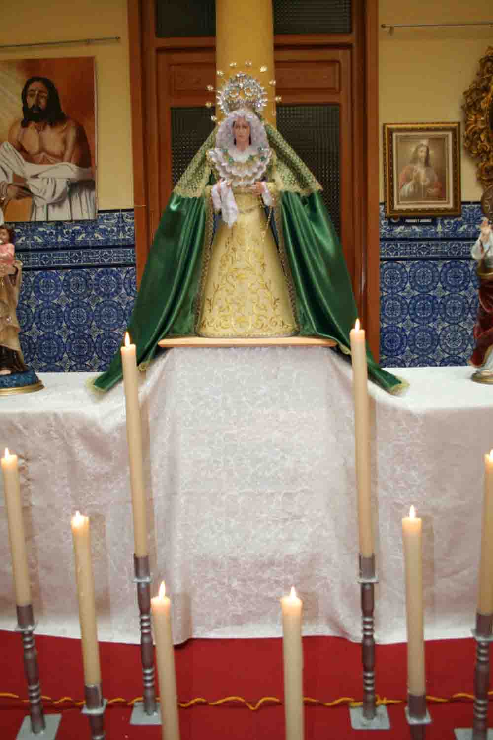 Exposicin de figuras cofrades 