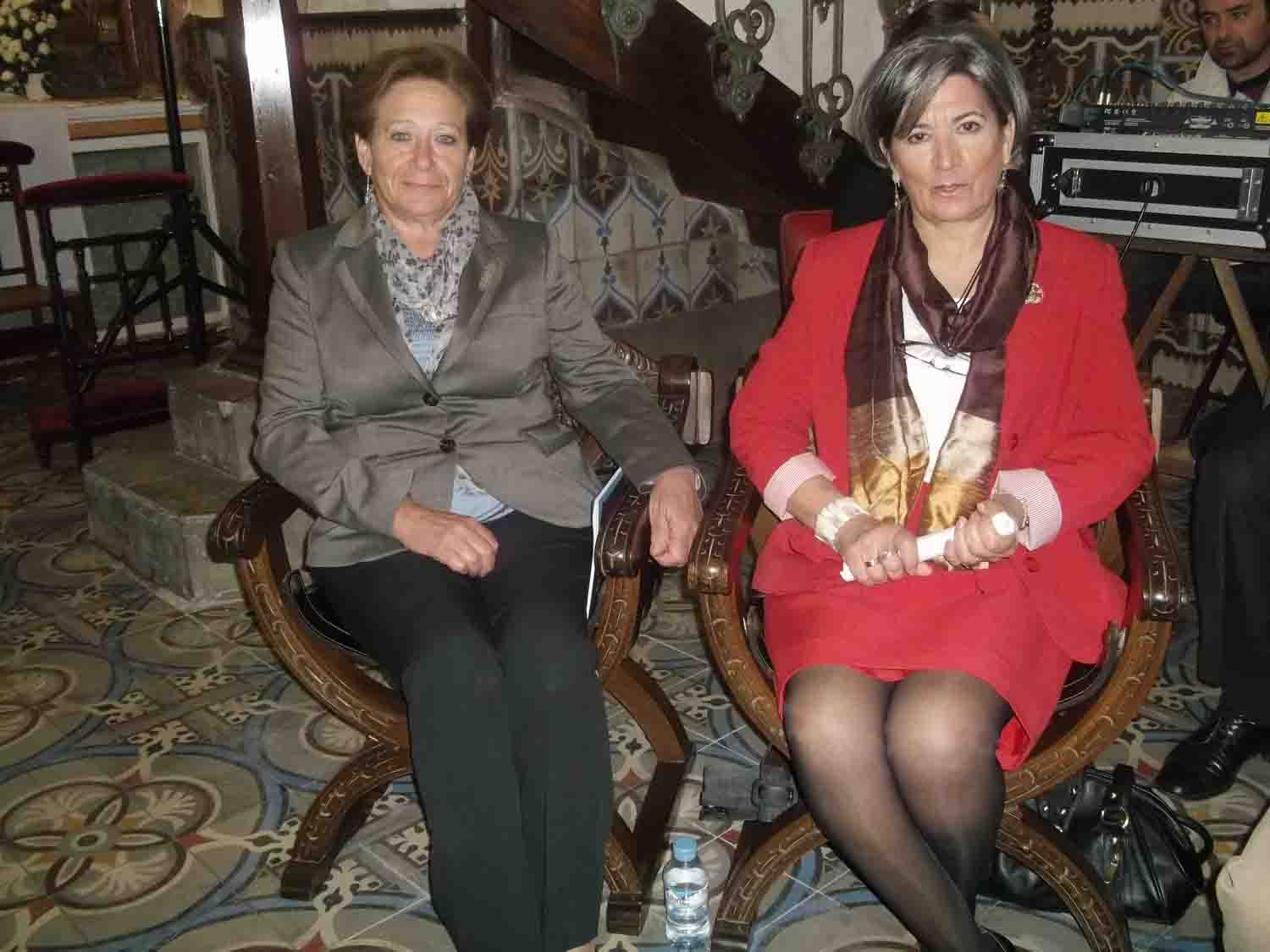 Mara Jos Robas  junto a su amiga Josefina Ventura