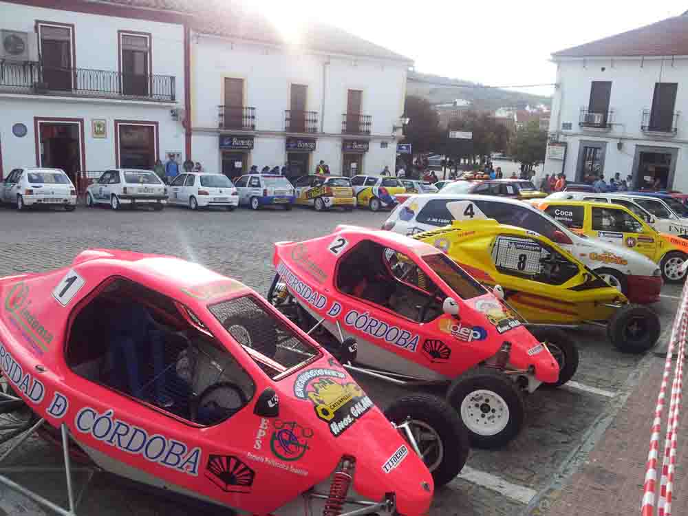 Vehculos y carrcross participantes en la cronometrada.