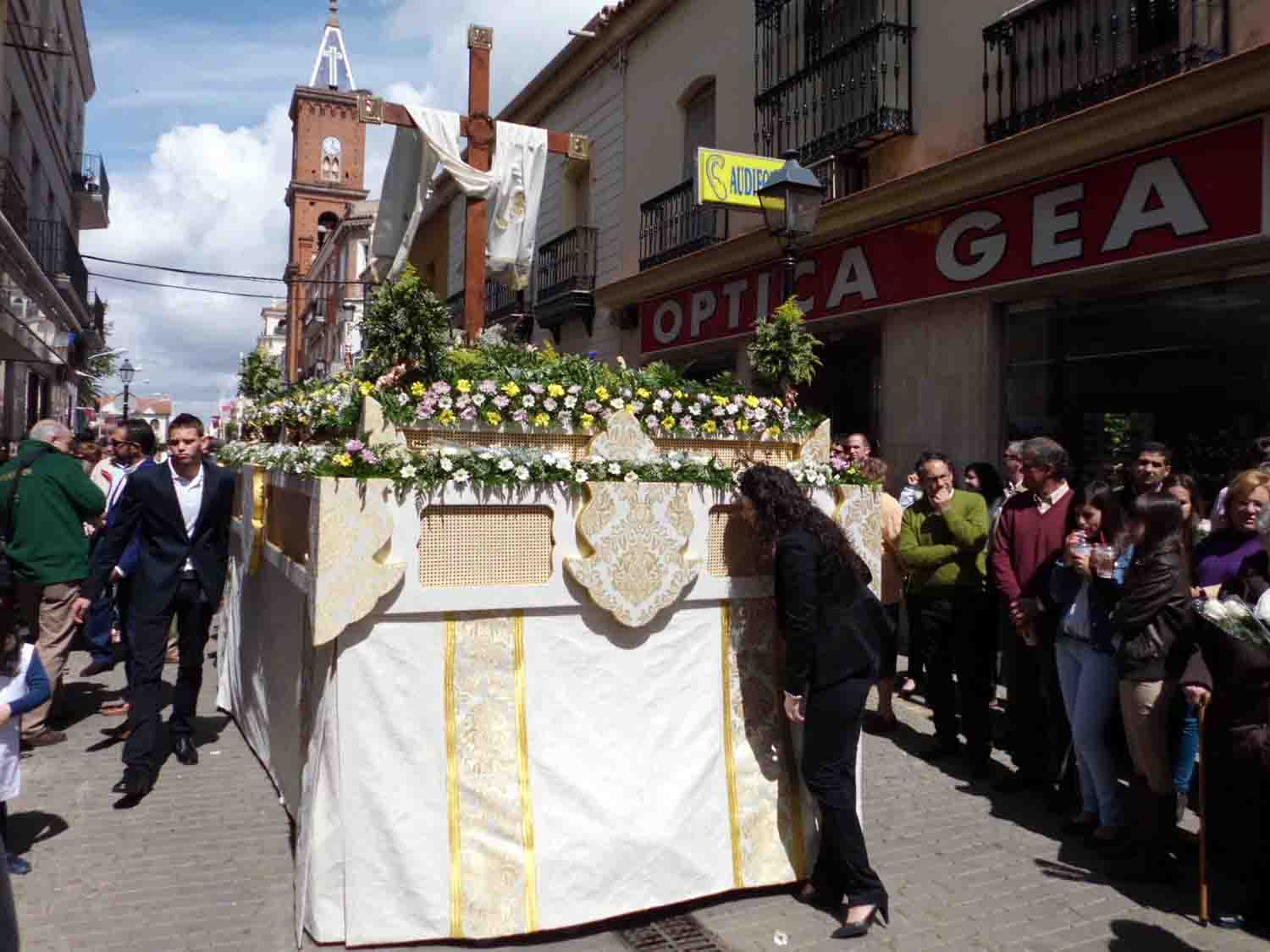 La Cruz Chiquita sale en procesin