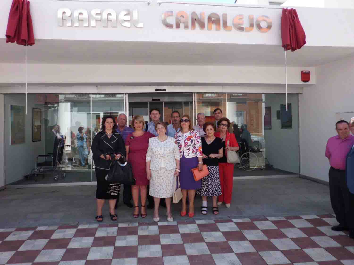 Autoridades y familiares de Rafael Canalejo