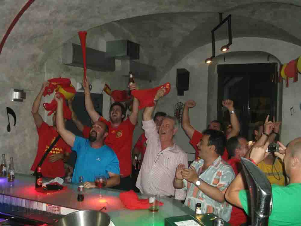 Vive la Roja en Pub HQ en Fuente Obejuna