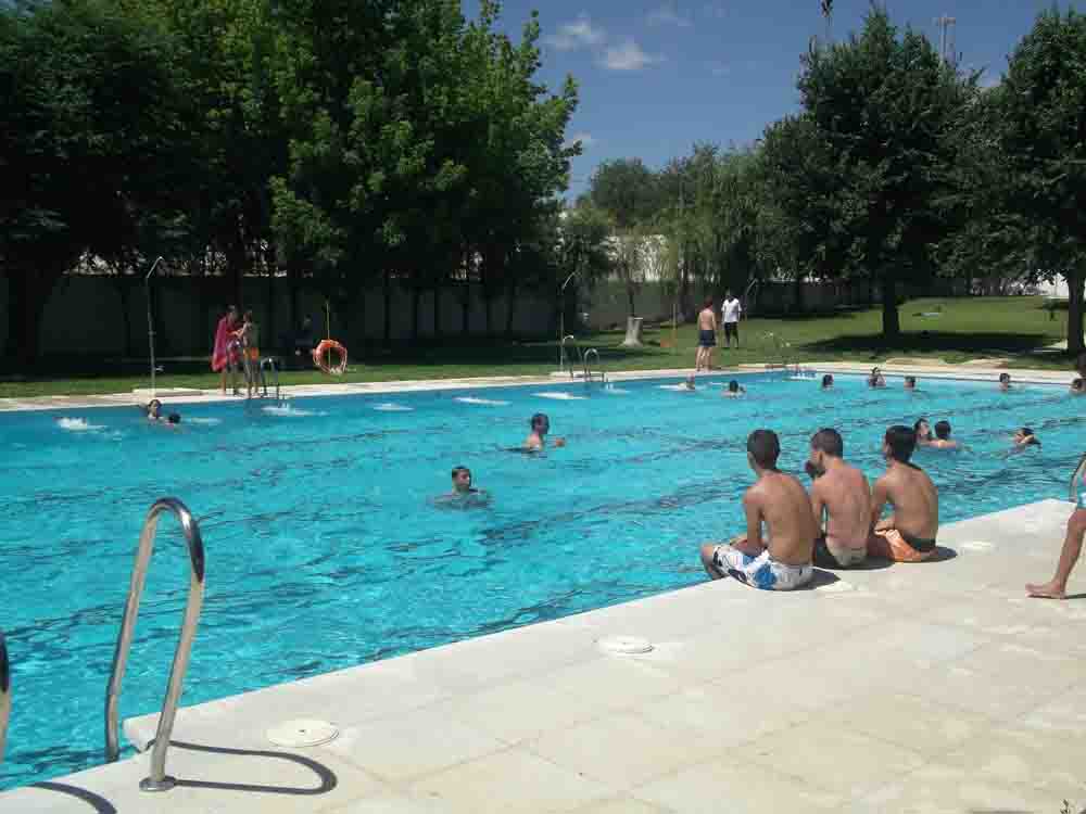       Apertura de la piscina municipal