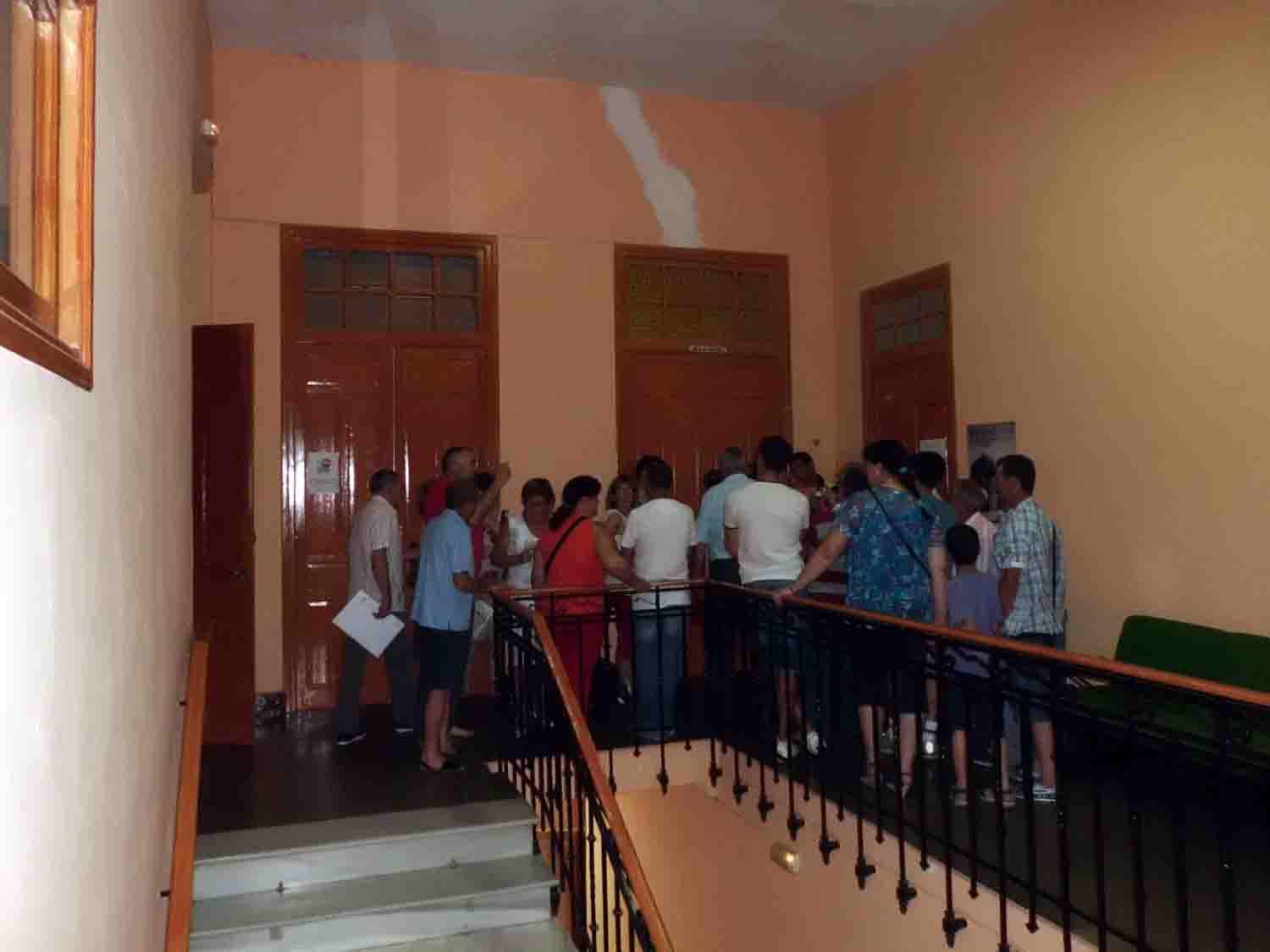 Grupo de ciudadanos que pretendan acceder al pleno