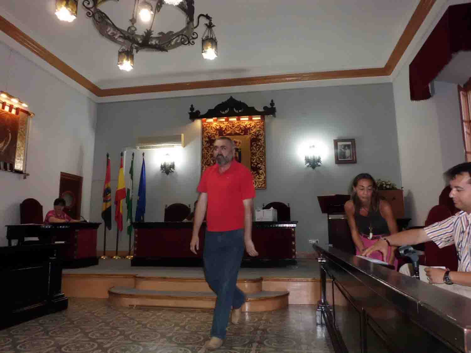 Jose A. Crespo abandona el pleno