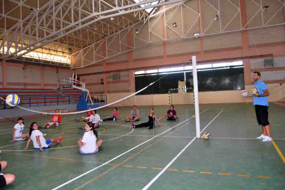 Prctica de voleibol en posicin de sentados